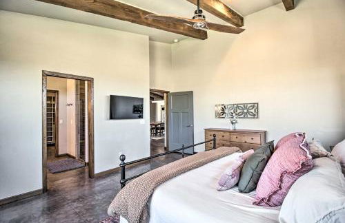 Pastoral Elgin Escape with Covered Patio and Grill! - Foto 14