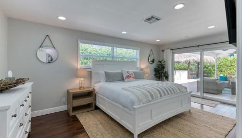 Tropical Villa Pool Home w/ Tiki Bar! Sleeps 9! - Foto 3