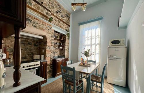 The Blue House - Traditional House in Old Town - Photo 2