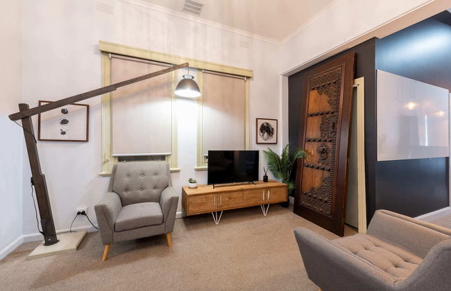 Unique 2BR Converted Storefront APT in Alphington! - Foto 6