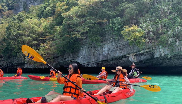 Remando em Ang Thong