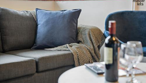 2 Bedroom Bungalow with Parking that Sleeps 6 - Foto 4, furniture, storage