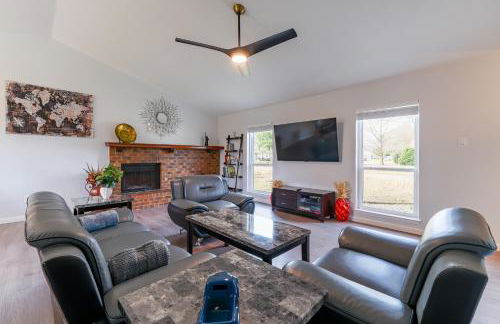 Beautiful home with backyard - Photo 17