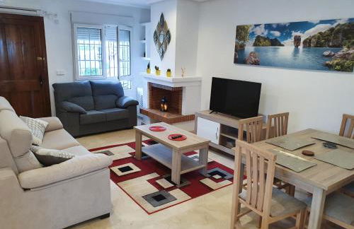 Spacious Ground floor apartment with Garden & Communal Pool - Foto 16