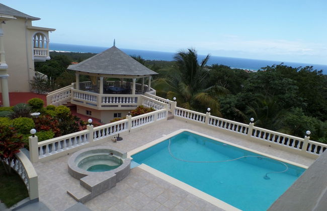 The Royal Kensington Villa - Photo 23