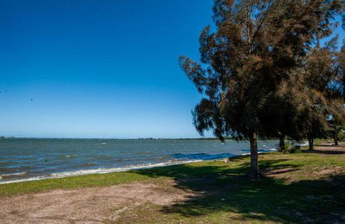 Casa com Piscina, Quadra de Areia e Churrasqueira - Foto 47
