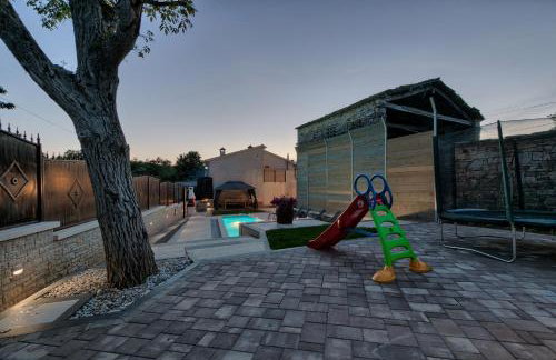 Villa Patrick-Luxury stone house in the center of Istria - Photo 17