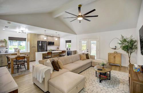 Custom Designer Home. Sleeps 9. Close to domain Q2 - Foto 2