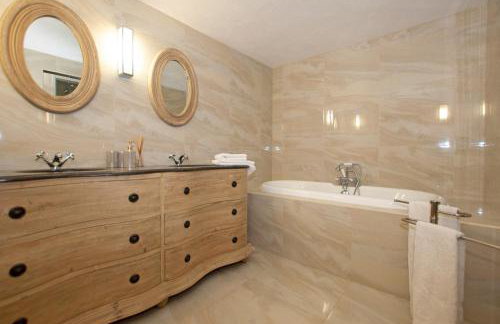 Charm, luxury, stunning views, villa with pool - Foto 58