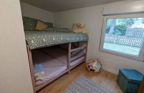 Modern bungalow with direct lake access and fireplace - Photo 27