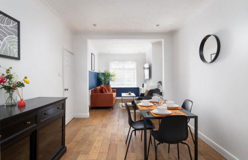 Charming & Spacious 2 BR Home - Photo 2