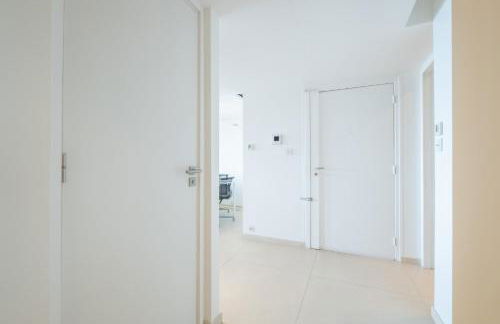 Elegant 3-Room Apartment with Terrace Pool & Island Views - Foto 28