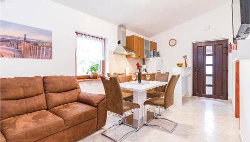 Two-Bedroom Holiday Home In Rebici - Foto 2