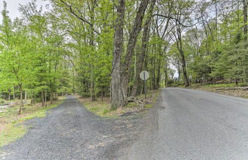 Updated Stroudsburg Home with Spacious Deck! - Foto 31