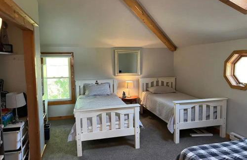 Cheerful 3-bedroom cabin with mountain view - Foto 12