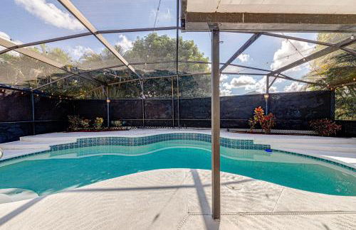 Beautiful home, centrally located to Parks with Pool - Foto 32