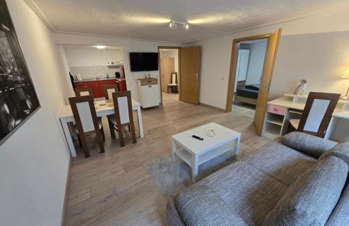 FERIENWOHNUNG 52m2 APARTMENT in ZITTAUER STADTZENTRUM INNENSTADT INNENRING TOP LAGE - WOHNEN AUF ZEIT IN ZITTAU - 2 RAUM WOHNUNG EINKAUFSSTRASSE - Foto 1