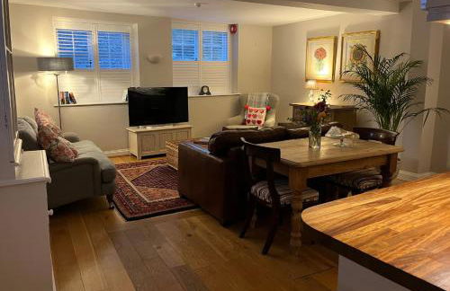 Stylish 1-bed Cottage Escape in Piddlehinton - Photo 45