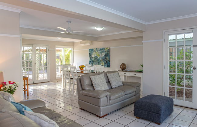 Coral Beach Noosa Resort - Photo 16