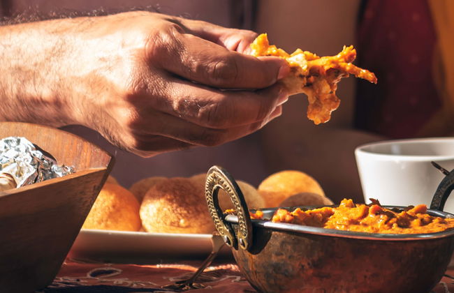 Cours de cuisine et repas partagé avec une famille indienne - Photo 1