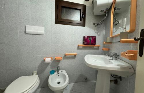 Beachfront Villa Sea & Garden - 2BR - AC - WiFi - BBQ - Parking - Pet Friendly - Foto 15