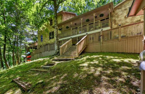 Secluded Lakefront Escape w Private Dock, 600ft Shoreline and Views, Sleeps 13 - Foto 1