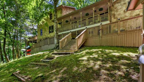 Secluded Lakefront Escape w Private Dock, 600ft Shoreline and Views, Sleeps 13 - Foto 1