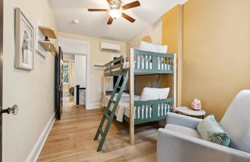 Fan District Charm 4BR Retreat Walk to Carytown - Foto 29