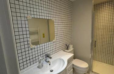 Hendon Basement Studio - Photo 13