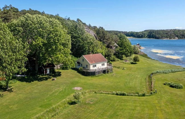 Seaside Cottage With Balcony and Grill - Photo 20