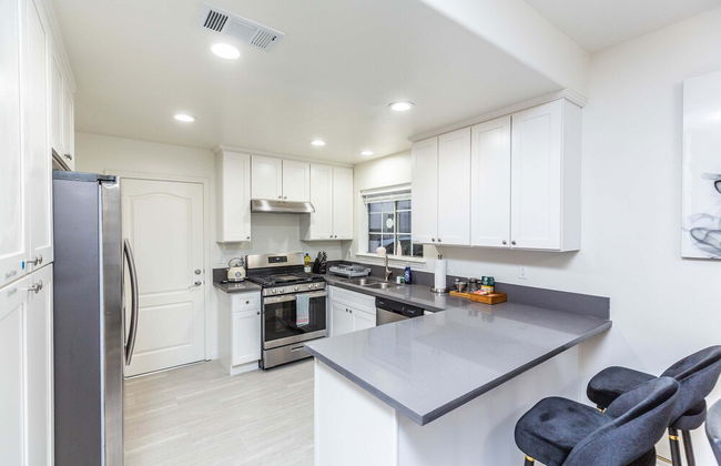 Elegant Pasadena Retreat Prime Comfort Awaits - Foto 35