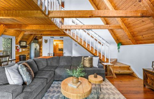 Charming A-Frame Cabin w Hot Tub & Mountain Views - Foto 6