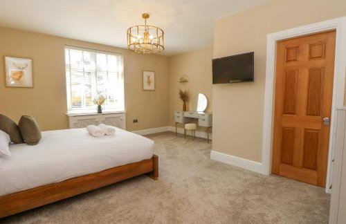 Meadow Manor And Spa - Photo 46