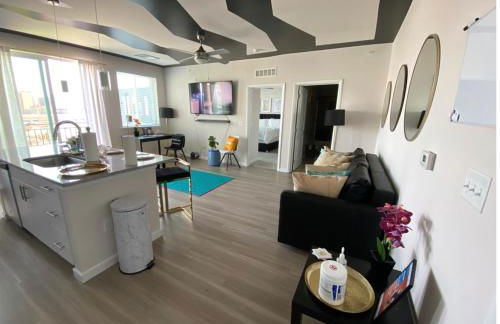 Lux Penthouse Skyline, Views Gym , Free Parking & Wifi - Photo 4