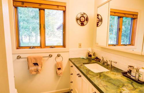 Alpine Highmark by KABINO Hot Tub Fire Pit Fully Fenced Backyard WiFi - Foto 30