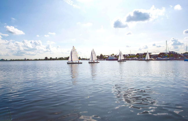 Modern Houseboat With air Conditioning Located in Marina - Foto 36