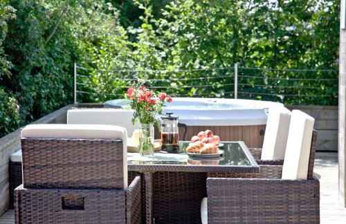 The Retreat, Strawberryfield Park - Photo 3