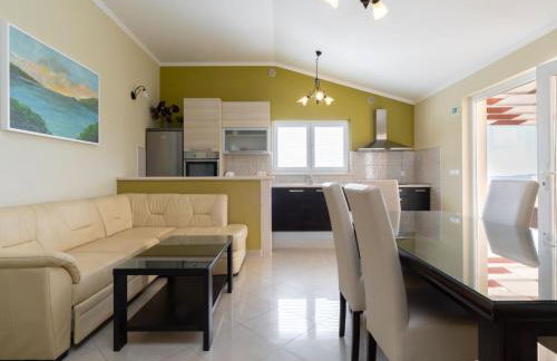 Modern Villa with Pool - Photo 12