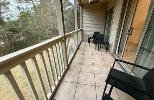 2Br 2Ba Condo on Golf Course - Foto 13