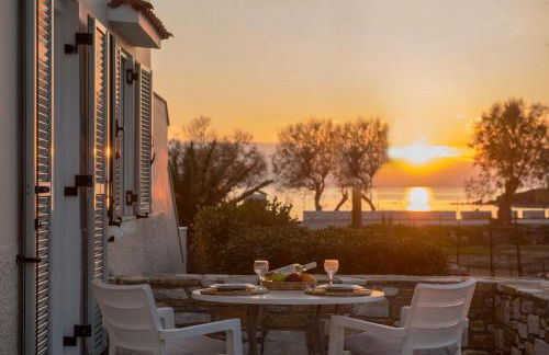 Family by the sea Syros - Photo 1