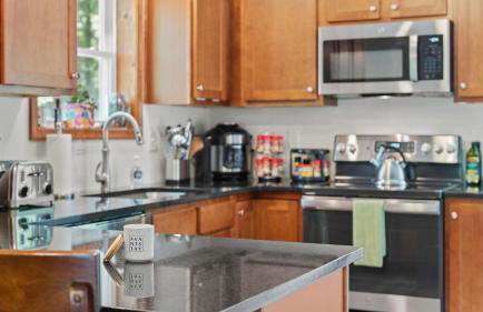 Maple Oasis by Avantstay Newly Built w/ Hot Tub, Game Room & Fire Pit - Foto 18