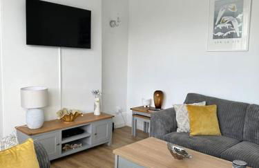 Contemporary 3-Bedroom Home with Stunning Views - Foto 52