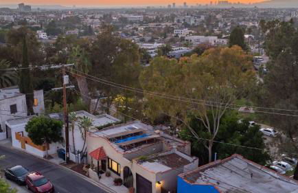 Spanish Revival Charm in Silver Lake w Patio BBQ Walkable Location Maltman Manor by AvantStay - Photo 37
