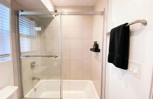 Modern 3BR Home in Mid-City - Photo 16