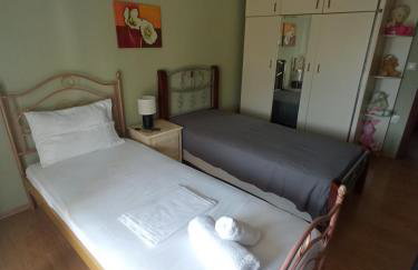 Η Αυλή - Photo 32