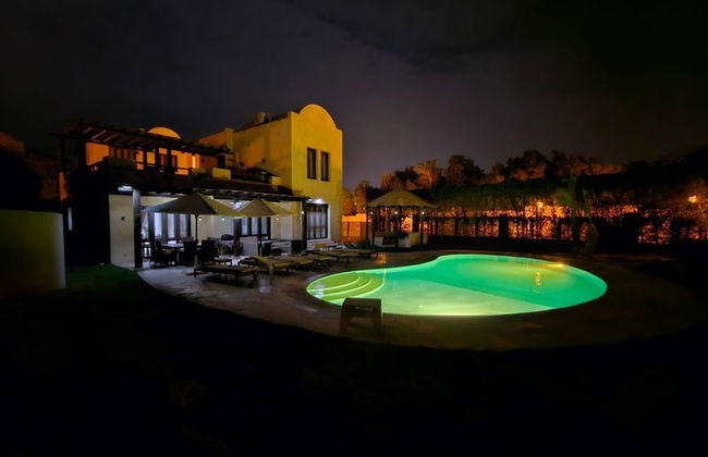 Villa - Sleeps 6 - Heated Pool - Garden - Parking - Foto 14