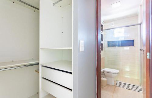 Apto com Ar e varanda a 5 min do aeroporto - Foto 13