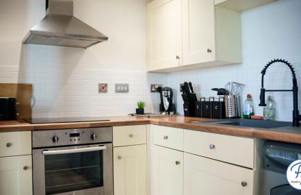 Penthouse - Amazing City Skyline Views - Balcony - FREE extra 2 hours - FREE Parking - Utilita Arena - Bullring Shopping - New St Station- Super King Size Bed - Foto 41