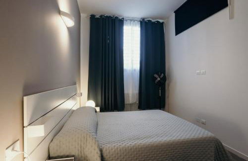 GuestHost - Studio 1 Deisgn Apartment with Car Parking! - Foto 15