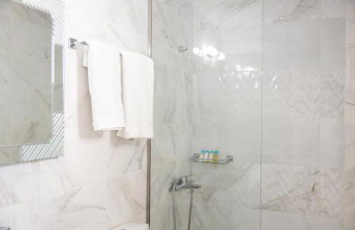 Lydia's West Apartment - Photo 37